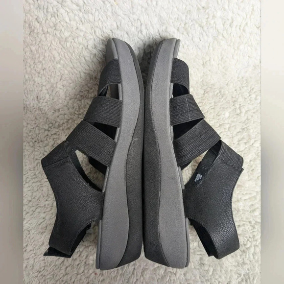CLARKS Sandals women size 6 black and Gray super comfy! - Picture 6 of 8